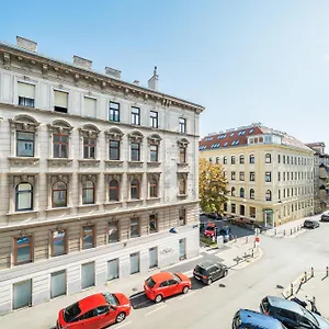 Zeus Design Schoenbrunn Апартаменты