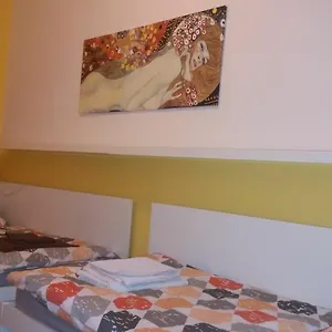 Appartement Geraeumige Zentrumsnahe Altbauwohnung, Wenen